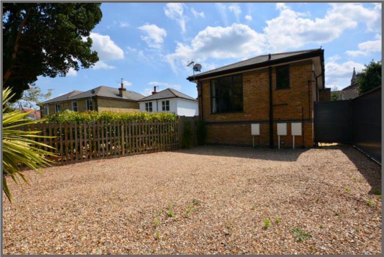 Apartamento Modern And Cozy 2-Guest Flat With Gated Parking Kingston upon Thames  Exterior foto